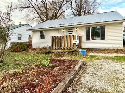 1319 E 30th St, Ashtabula, OH 44004 photo 2