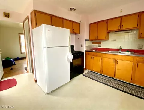 1319 E 30th St, Ashtabula, OH 44004 photo 9
