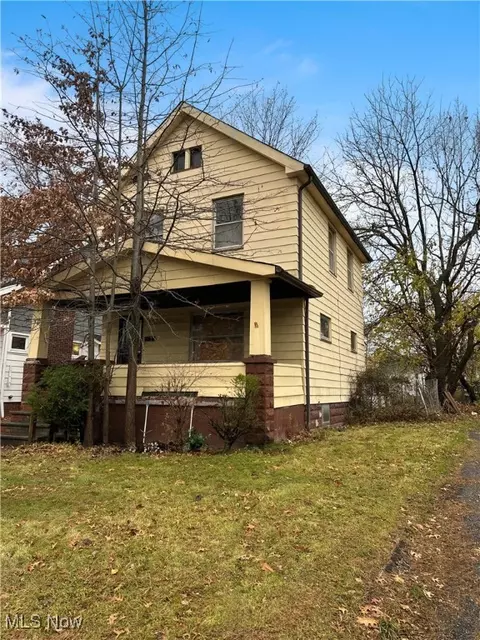 1660 Burgess Rd, Cleveland, OH 44112