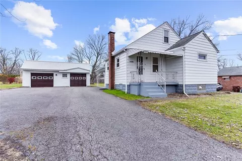 6883 Wood St, Brookfield Center, OH 44403