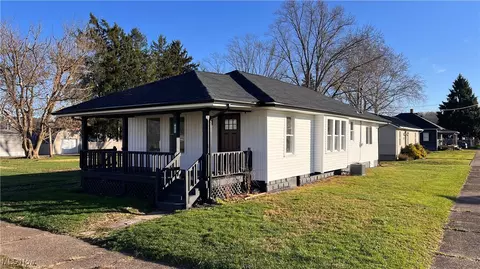422 5th St, Philo, OH 43771