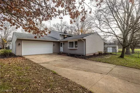3730 Bramblewood Dr, Brunswick, OH 44212