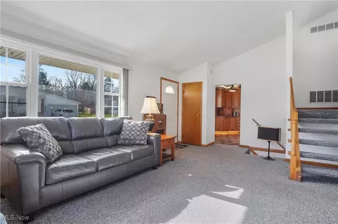 310 Berwin Pl, Munroe Falls, OH 44262 photo 3