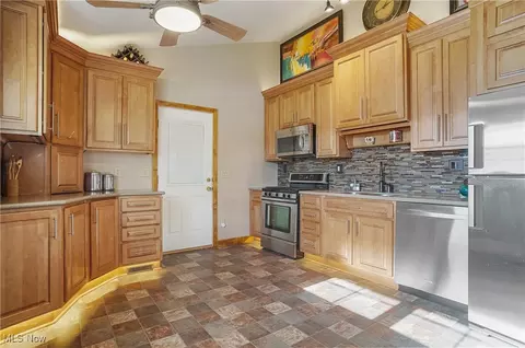 310 Berwin Pl, Munroe Falls, OH 44262 photo 9