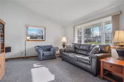 310 Berwin Pl, Munroe Falls, OH 44262 photo 5