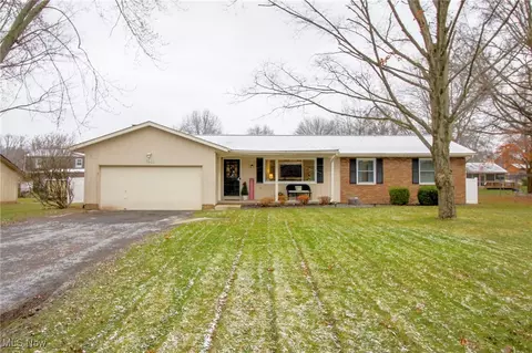 9634 Strausser St NW, Canal Fulton, OH 44614