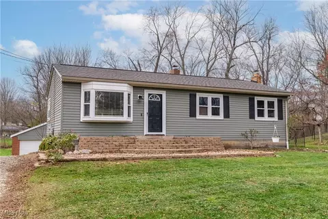 2253 Dorhill St NW, Uniontown, OH 44685