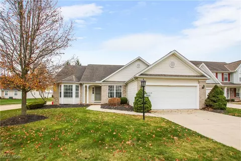 18653 N Winding Oak Dr, Middleburg Heights, OH 44130