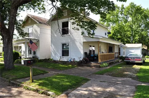 82 W 1st St, Frazeysburg, OH 43822