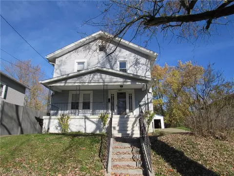 7913 3rd St, Masury, OH 44438