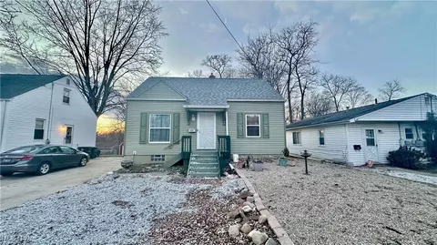 470 Crystal St, Akron, OH 44305