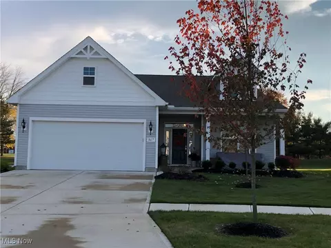 867 Cedar Crest Dr, Elyria, OH 44035