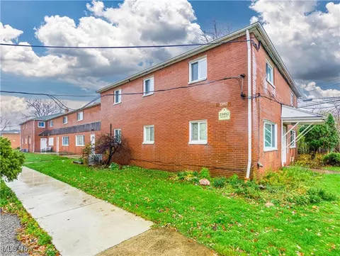 23952 Banbury Cir #6, Warrensville Heights, OH 44128