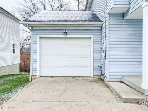 139 Blackburn St, Campbell, OH 44405 photo 2
