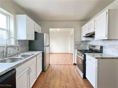 139 Blackburn St, Campbell, OH 44405 photo 9