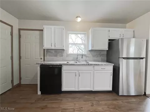 139 Blackburn St, Campbell, OH 44405 photo 13