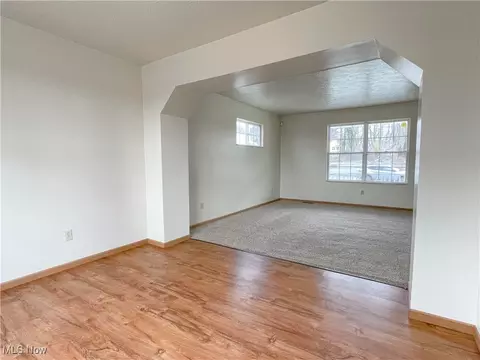 139 Blackburn St, Campbell, OH 44405 photo 8