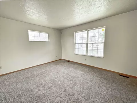139 Blackburn St, Campbell, OH 44405 photo 16