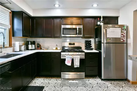 Kitchen - 588 Oakridge Dr, Boardman, OH 44512 photo 1 of 2