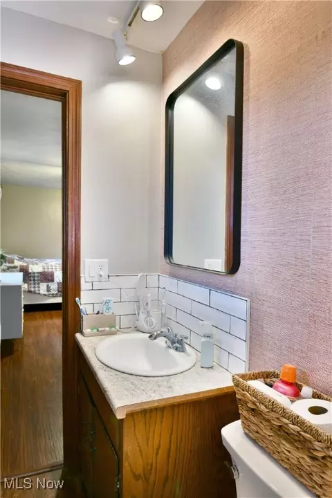 Bath - 588 Oakridge Dr, Boardman, OH 44512 photo 7 of 8