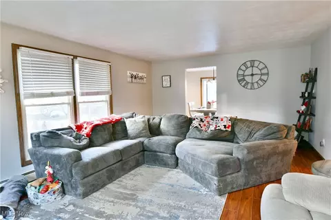 Living - 588 Oakridge Dr, Boardman, OH 44512 photo 5 of 8