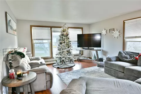 Living - 588 Oakridge Dr, Boardman, OH 44512 photo 1 of 8