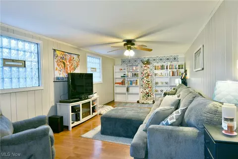 Living - 588 Oakridge Dr, Boardman, OH 44512 photo 6 of 8