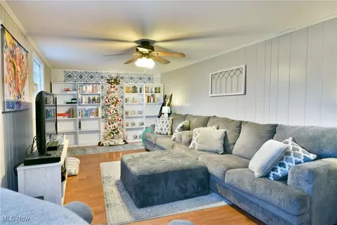Living - 588 Oakridge Dr, Boardman, OH 44512 photo 7 of 8