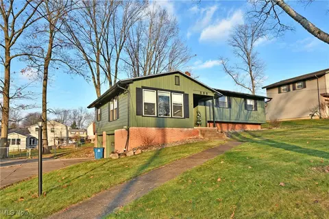 Exterior - 588 Oakridge Dr, Boardman, OH 44512 photo 3 of 4