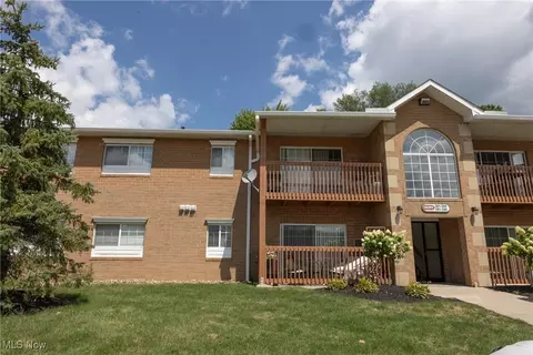 10391 Glenway Dr #102, Twinsburg, OH 44087