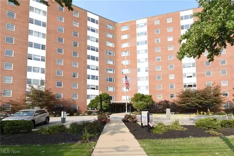 11850 Edgewater Dr #719, Lakewood, OH 44107
