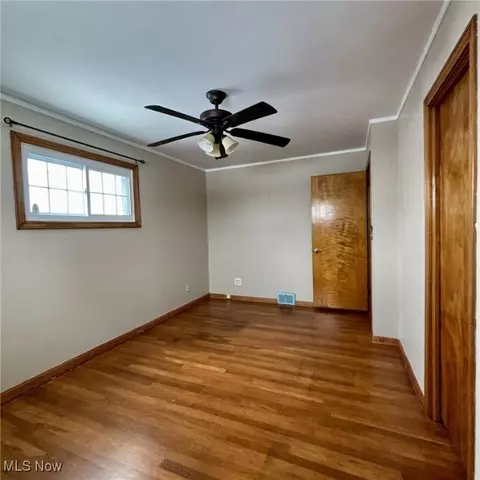 363 W Omar St, Struthers, OH 44471 photo 9