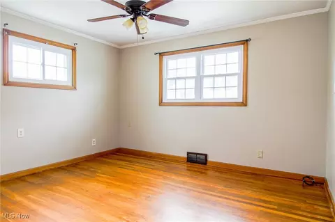 363 W Omar St, Struthers, OH 44471 photo 8