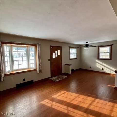363 W Omar St, Struthers, OH 44471 photo 4