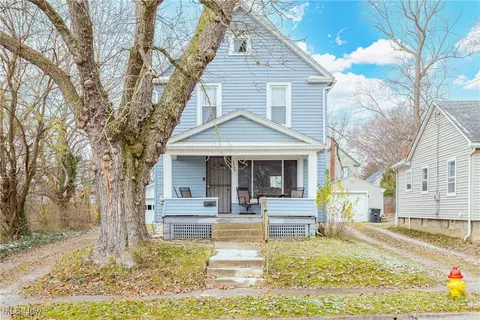 2302 9th St SW, Akron, OH 44314