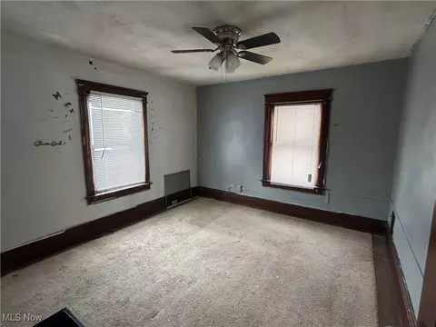 Bedroom - 822 E Summit St, Alliance, OH 44601 photo 2 of 3