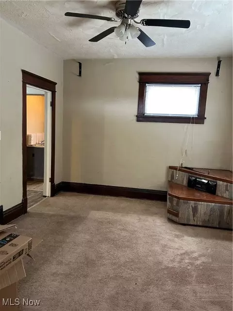 Living - 822 E Summit St, Alliance, OH 44601 photo 3 of 3