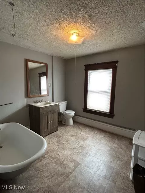 Bath - 822 E Summit St, Alliance, OH 44601 photo 1 of 1