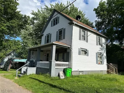 Exterior - 822 E Summit St, Alliance, OH 44601 photo 2 of 2