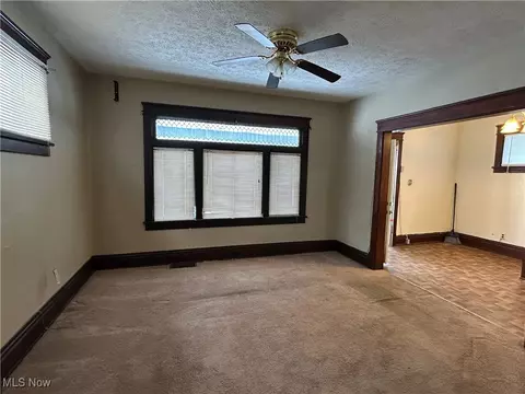 Living - 822 E Summit St, Alliance, OH 44601 photo 2 of 3