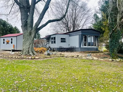 14880 Wooster St NW, North Lawrence, OH 44666