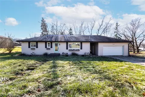 49257 Maple Ln, East Liverpool, OH 43920