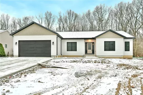 2321 Wilshire Dr, Cortland, OH 44410