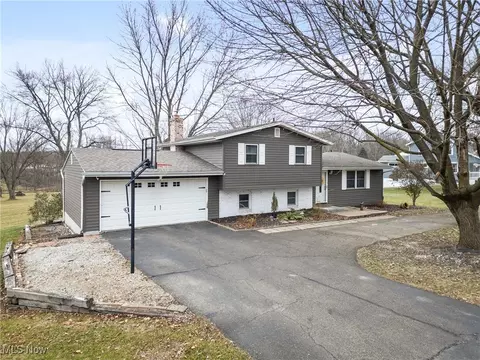 5730 Grenshaw Ave, Louisville, OH 44641