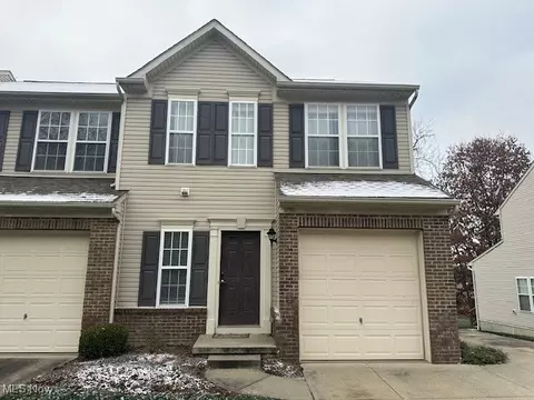 1250 Wellingshire Cir, Cuyahoga Falls, OH 44221