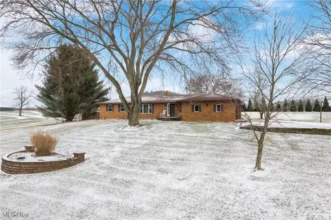1260 Alamo Rd SE, Carrollton, OH 44615