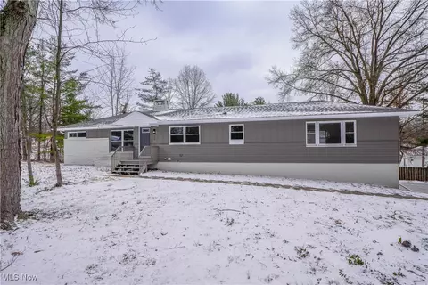 734 N Hidden Valley Rd, Cuyahoga Falls, OH 44223