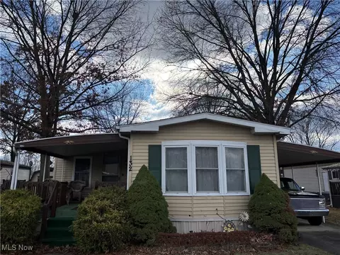 132 Coral Key Dr SE, New Philadelphia, OH 44663