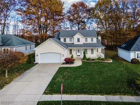 5345 Sycamore Hill Dr, New Middletown, OH 44442
