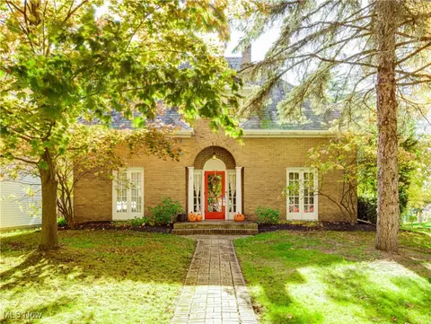 1274 Delia Ave, Akron, OH 44320